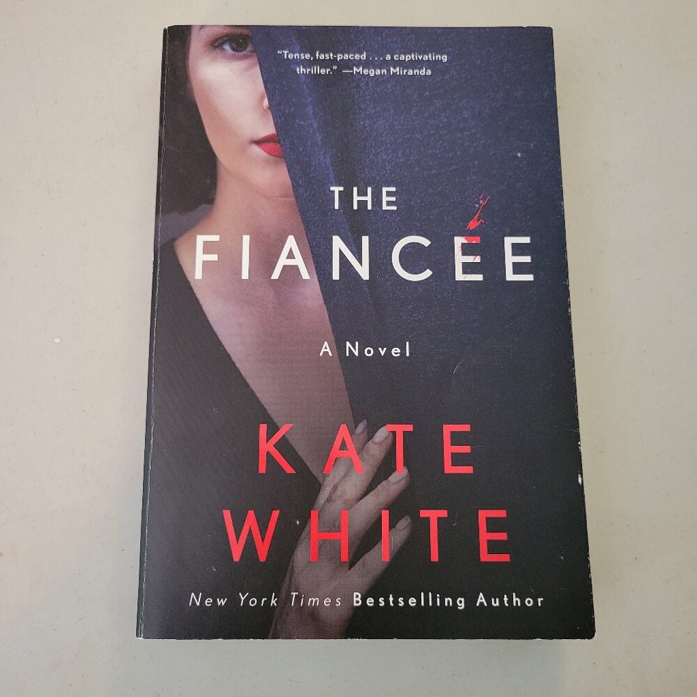 THE FIANCÉE PAPERBACK THRILLER NOVEL BY AUTHOR KATE WHITE - GUC